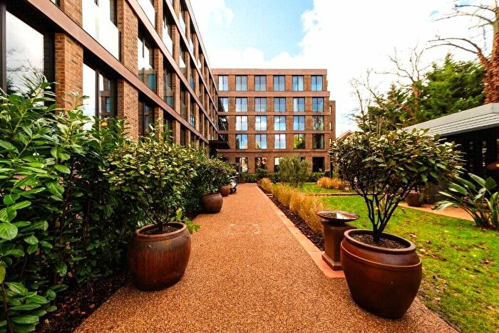 Apartment To Rent In Willesden Lane, London, NW2