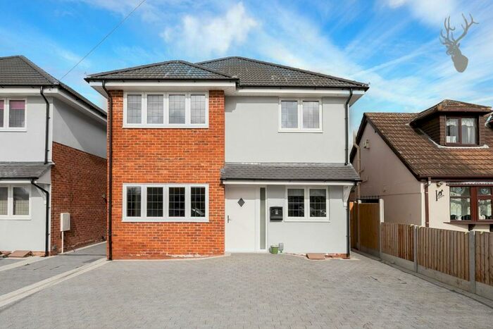 4 Bedroom House To Rent In Farm Road, Rainham, RM13