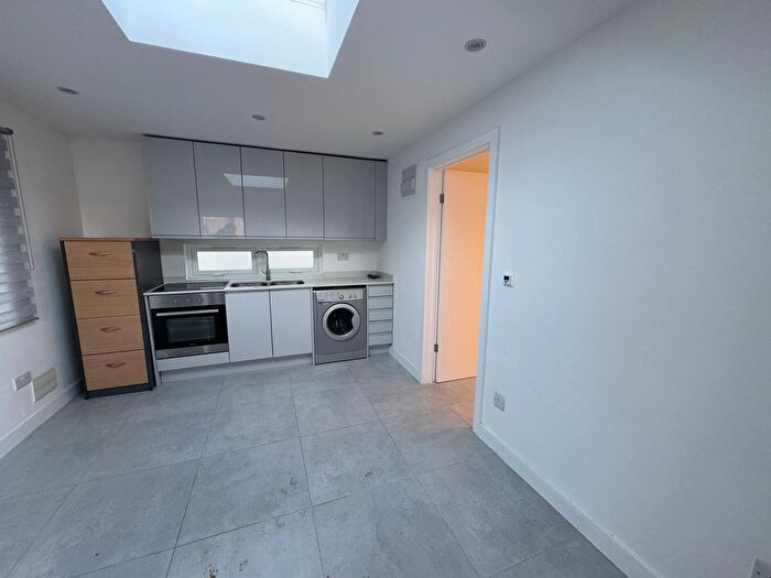 1 Bedroom Bungalow To Rent In Ridge Closeridge Close, London, NW4