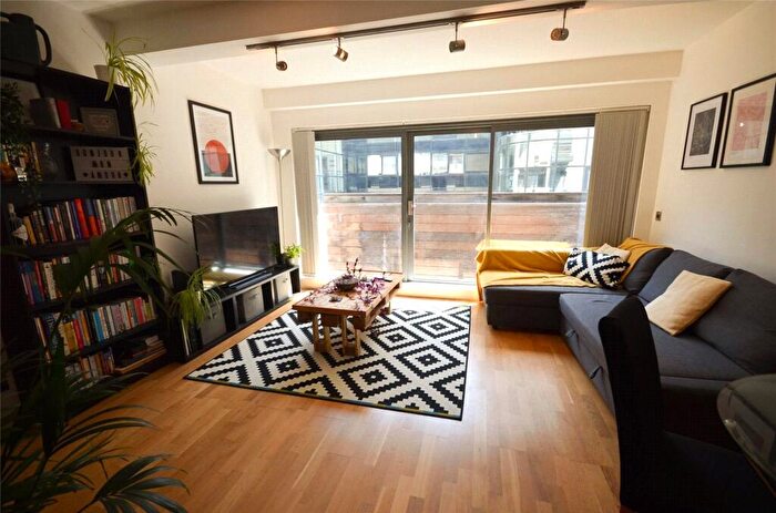2 Bedroom Apartment To Rent In Express Networks, Oldham Road, Manchester City Centre, M4
