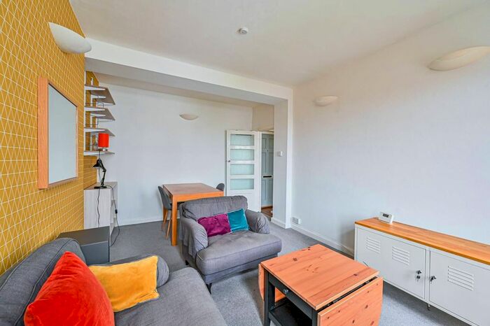 2 Bedroom Flat To Rent In Brixton Hill, Brixton Hill, London, SW2