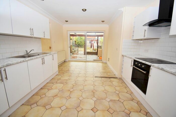 4 Bedroom Semi-Detached House To Rent In Blackfen Road, Blackfen, Sidcup DA15