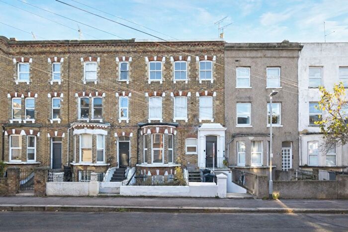 2 Bedroom Flat For Sale In Crescent Road, Ramsgate, Kent, CT11