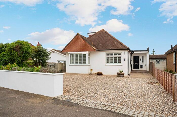 4 Bedroom Detached House For Sale In Sunbury Lane, Walton-on-Thames, KT12
