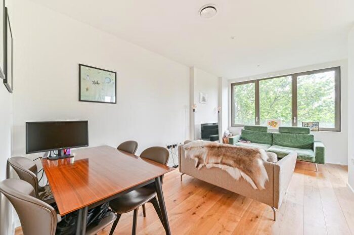 2 Bedroom Flat For Sale In Camberwell Passage, London, SE5