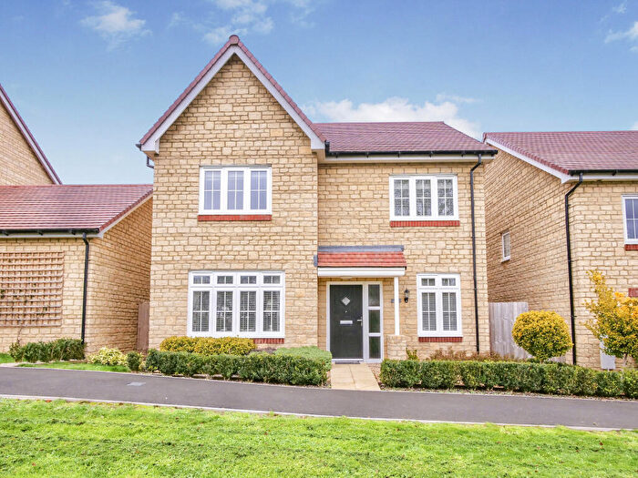 4 Bedroom Detached House For Sale In Vartenham Close, Milborne Port, DT9