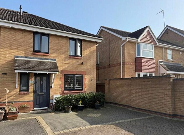 3 Bedroom End Of Terrace House For Sale In Riverstone Way, Northampton, NN4