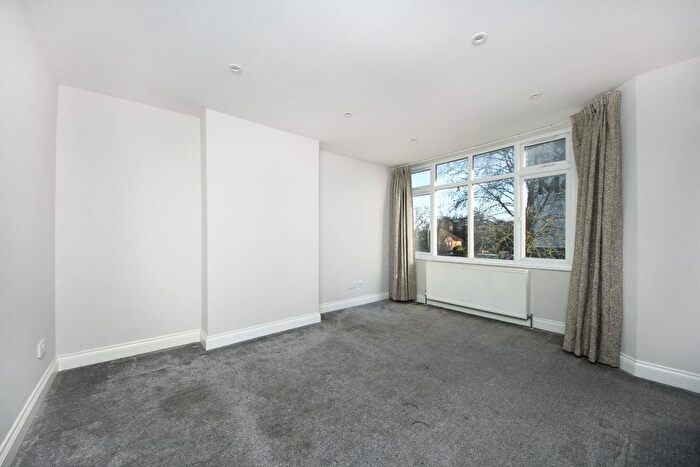 3 Bedroom Flat For Sale In Lexden Road, W3