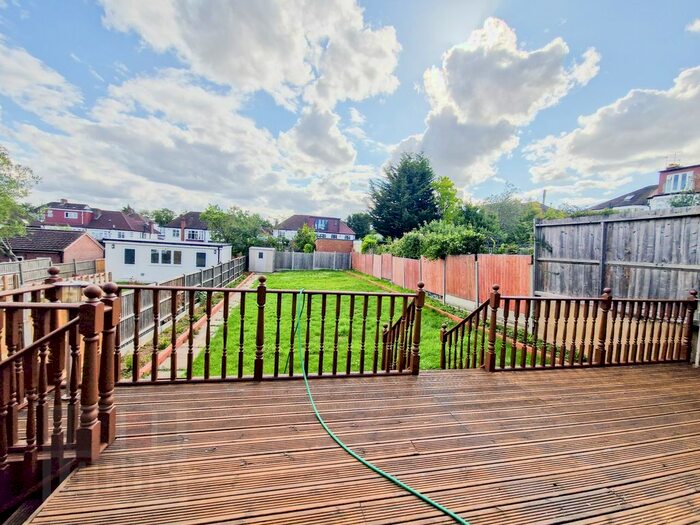 4 Bedroom Terraced House To Rent In Grosvenor Gardens, Oakwood, N14