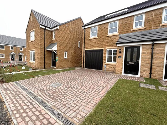 3 Bedroom Semi Detached House To Rent In Fieldway Road, Netherton, HD4