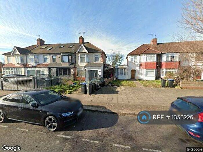 3 Bedroom End Of Terrace House To Rent In Dysons Road, London, N18