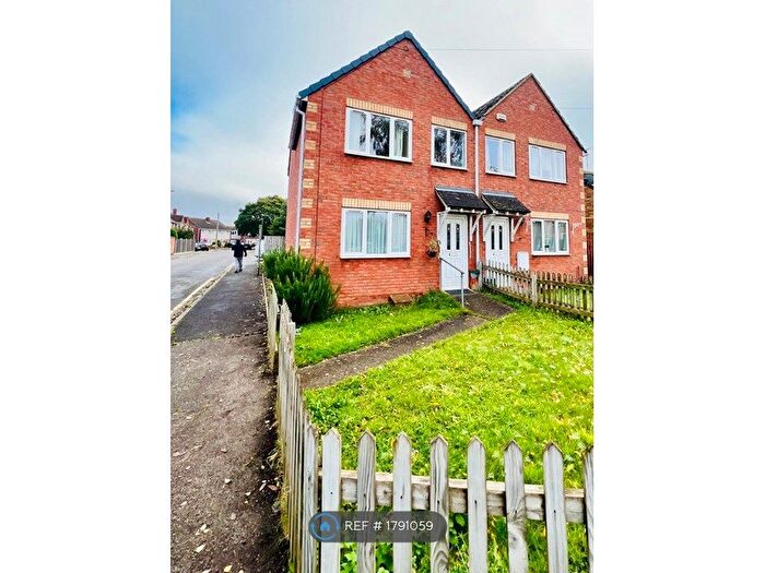 3 Bedroom Semi-Detached House To Rent In Buckingham Road, Aylesbury, HP19