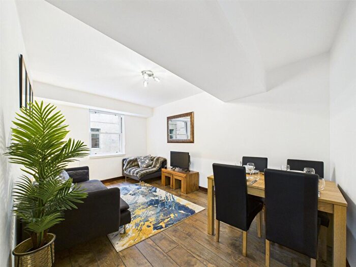 2 Bedroom Apartment For Sale In Johns Place, Edinburgh, Midlothian, EH6