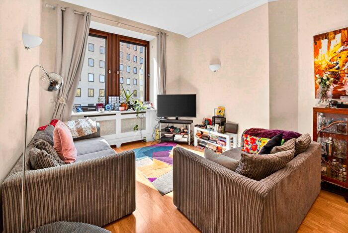 2 Bedroom Flat For Sale In Whitehouse Apartments, Belvedere Road, London, SE1