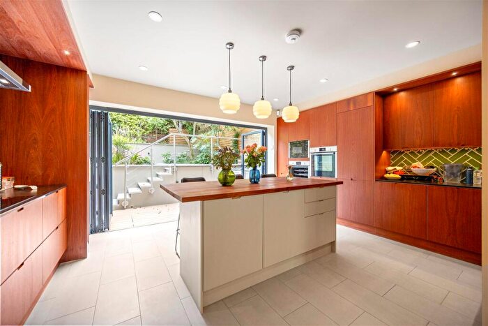 4 Bedroom Town House To Rent In Naseby Close, London, NW6