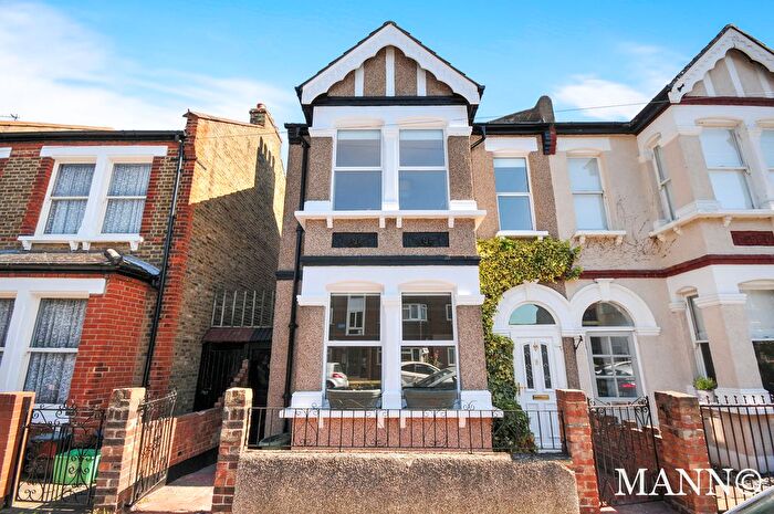 3 Bedroom Property To Rent In Westbourne Road, London, SE26