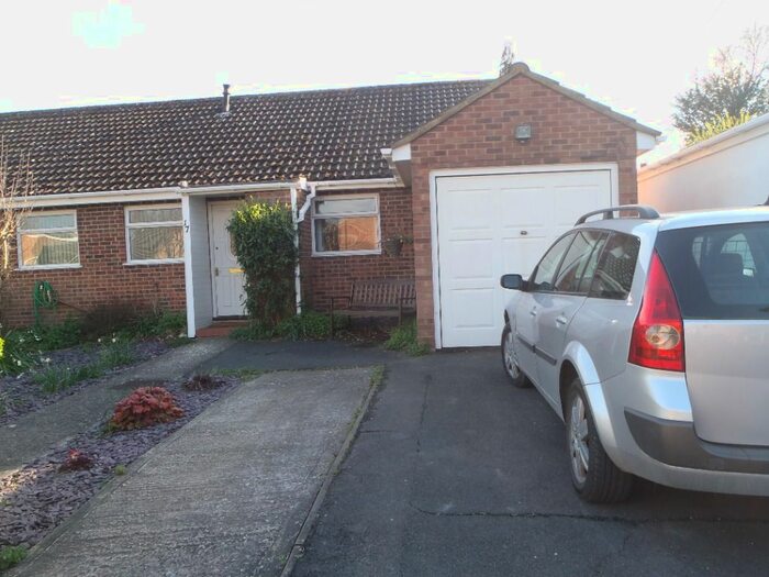 3 Bedroom Bungalow To Rent In The Close, Monk Sherborne, RG26