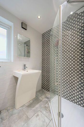 2 Bedroom Flat To Rent In Gayford Road, Wendell Park, London, W12