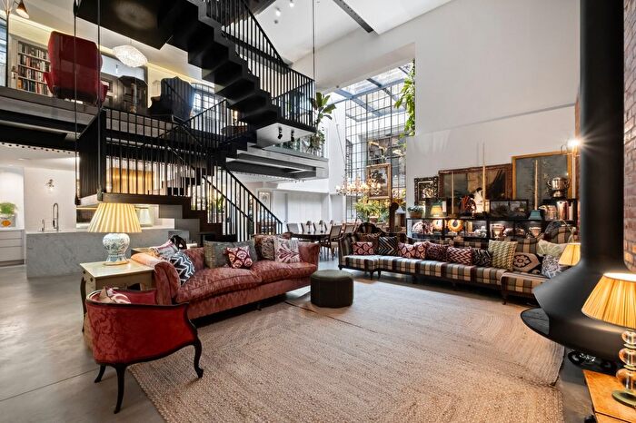 5 Bedroom End Terrace House To Rent In Leo Yard, Farringdon, EC1V
