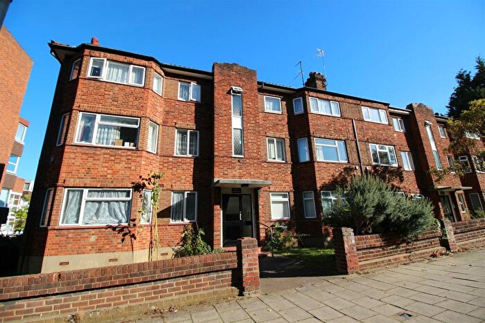 2 Bedroom Flat To Rent In Garrison Court, Hitchin, Hertfordshire, SG4