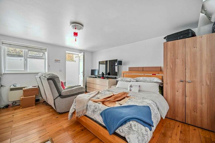 Studio To Rent In Uxbridge Road, Shepherds Bush, London, W12