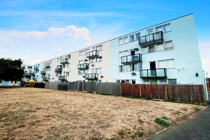 2 Bedroom Maisonette To Rent In Mantle Close, Gosport, PO13