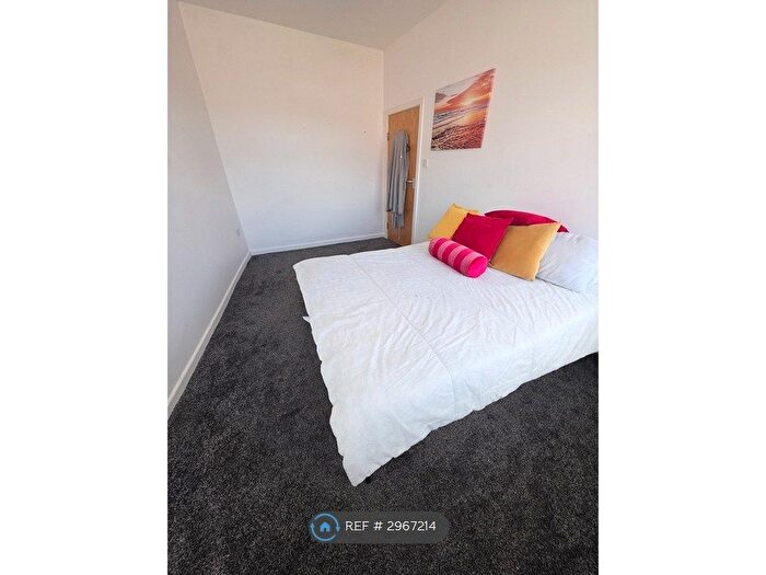 1 Bedroom Flat To Rent In Liverpool Road, Manchester, M30