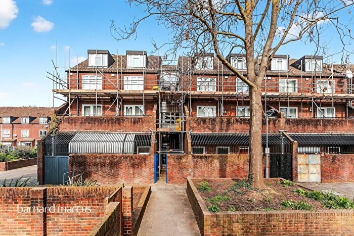 2 Bedroom Maisonette For Sale In Falcon Road, London, SW11