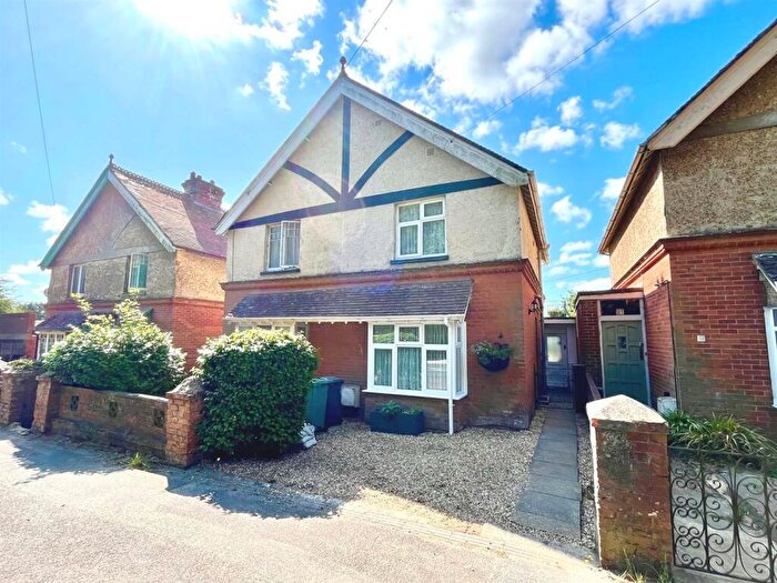 3 Bedroom Semi-Detached House For Sale In Forest Road, Newport, PO30