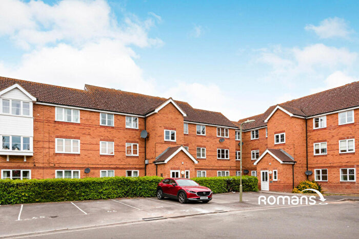 2 Bedroom Flat To Rent In Aspen Grove, Aldershot, Hampshire, GU12