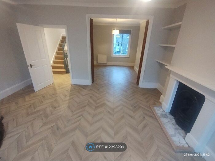 4 Bedroom Maisonette To Rent In Lots Road, London, SW10
