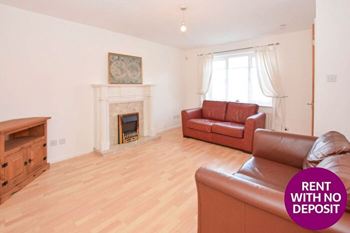 3 Bedroom Semi-Detached House To Rent In Calico Close, Salford, Manchester, M3