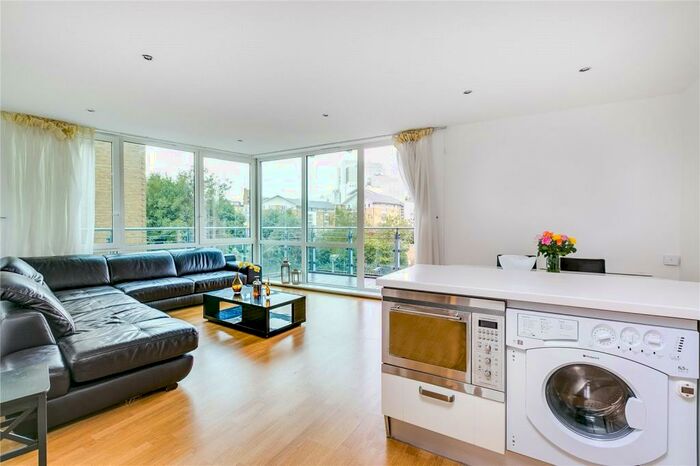 2 Bedroom Flat To Rent In Halcyon Wharf, Wapping High Street, London, E1W