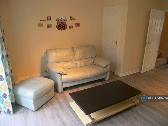 2 Bedroom End Of Terrace House To Rent In Elm Walk, Coventry, CV4