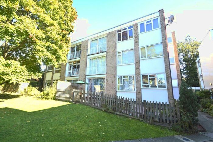 2 Bedroom Flat To Rent In Dunwood Court, Boyn Valley Road, Maidenhead, Berkshire, SL6