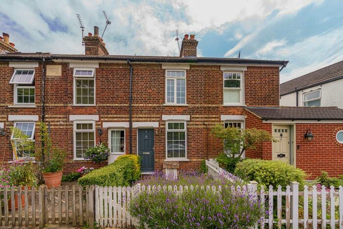 2 Bedroom Cottage To Rent In Rushmore Hill, Orpington, BR6