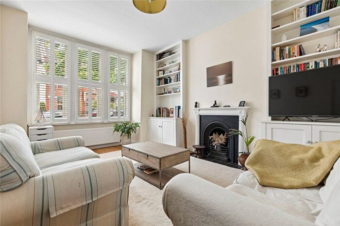 2 Bedroom Flat For Sale In Lucien Road, London, SW17