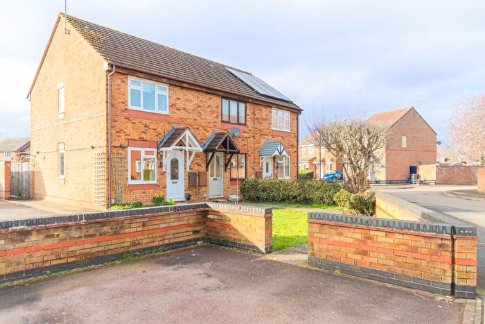 2 Bedroom Terraced House For Sale In Mallard Close, Swindon, SN3