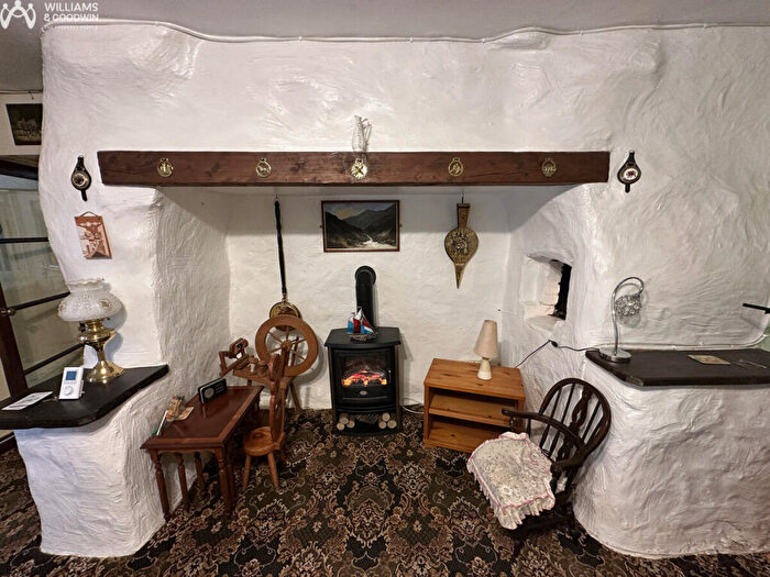 2 Bedroom Cottage For Sale In Llanllyfni, Llanllyfni, Gwynedd, LL54