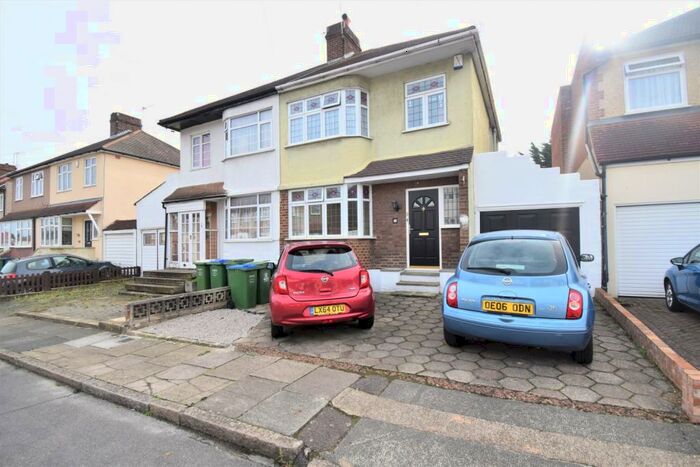 3 Bedroom Semi-Detached House To Rent In Iris Crescent Bexleyheath, DA7