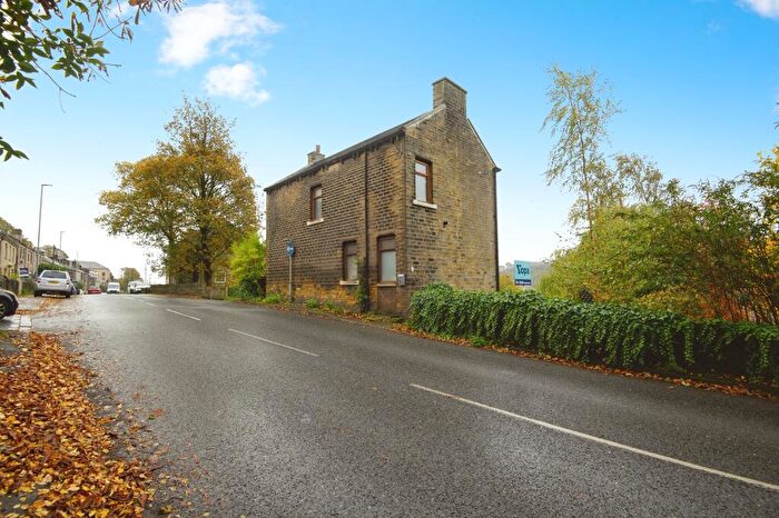 3 Bedroom Detached House For Sale In Huddersfield, Huddersfield, HD3