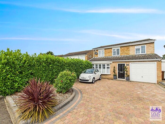 4 Bedroom Link Detached House For Sale In Fountain Road, Strood, ME2