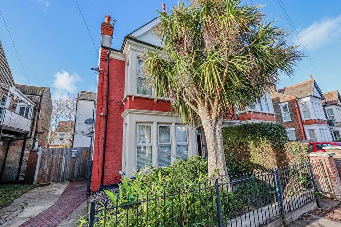 2 Bedroom Flat For Sale In Elderton Road, Westcliff-On-Sea, SS0