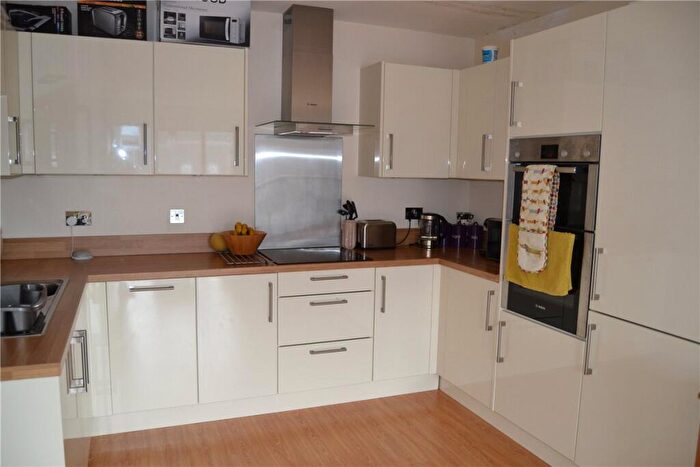 2 Bedroom Apartment To Rent In West Street, Newbury, Berkshire, RG14