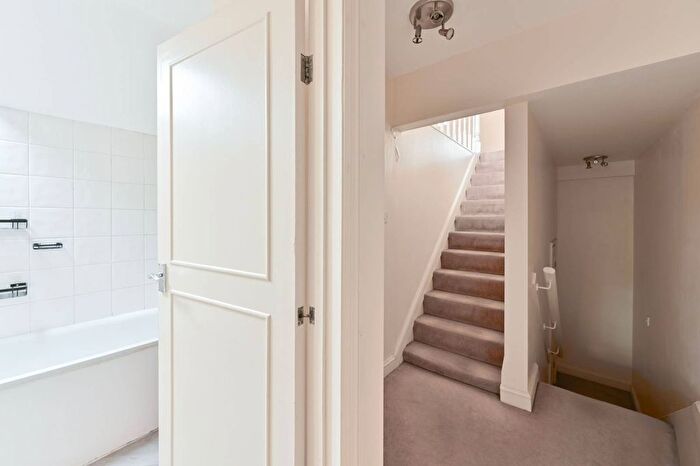 1 Bedroom Flat To Rent In Kempshott Road, Streatham Common, London, SW16