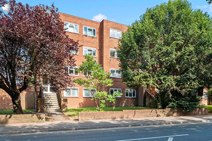 2 Bedroom Flat For Sale In Woodcote Road, Wallington, SM6