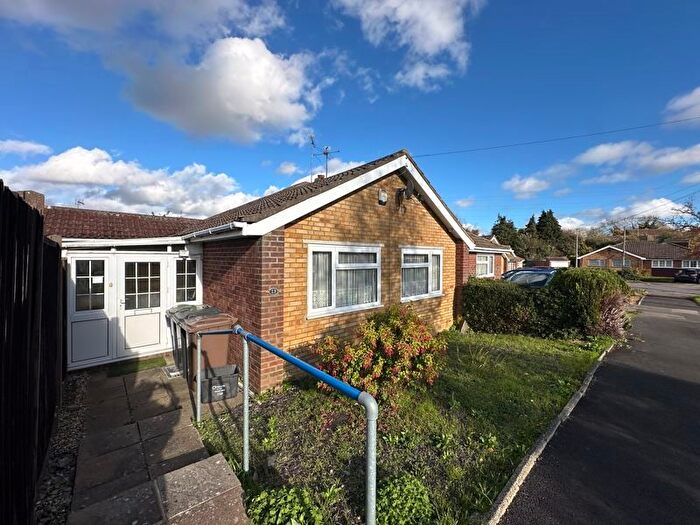 3 Bedroom Semi Detached Bungalow For Sale In Ripley Road, Luton, LU4