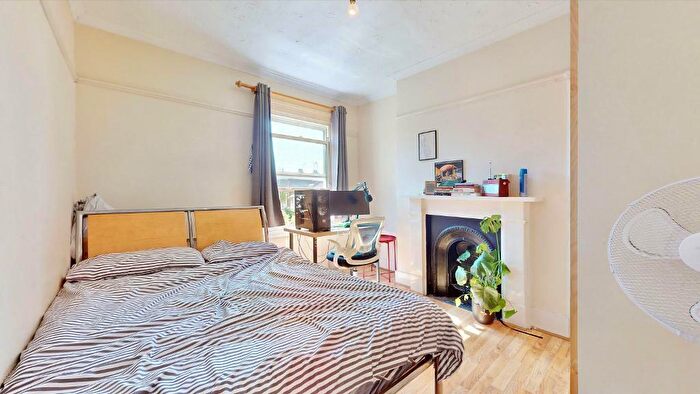 2 Bedroom Flat For Sale In Evelyn Street, Deptford, London, SE8