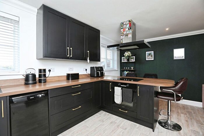 2 Bedroom Flat For Sale In School Lane, Sittingbourne, Kent, ME9