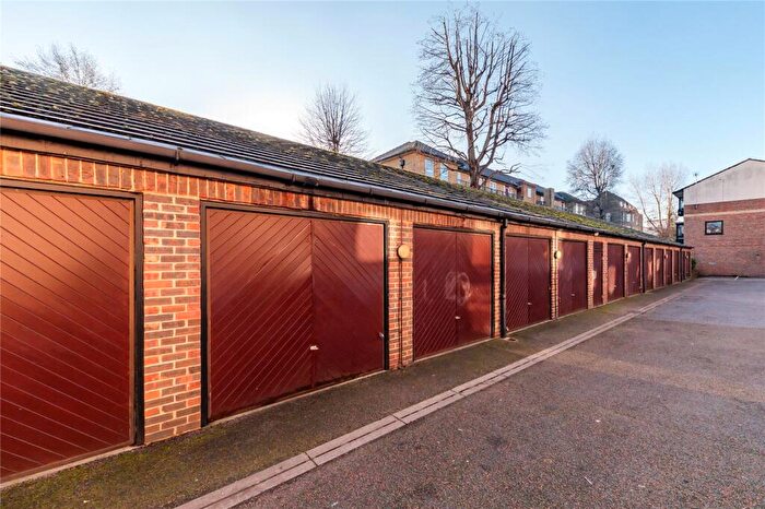 2 Bedroom Flat To Rent In Barnfield Place, Millwall, E14
